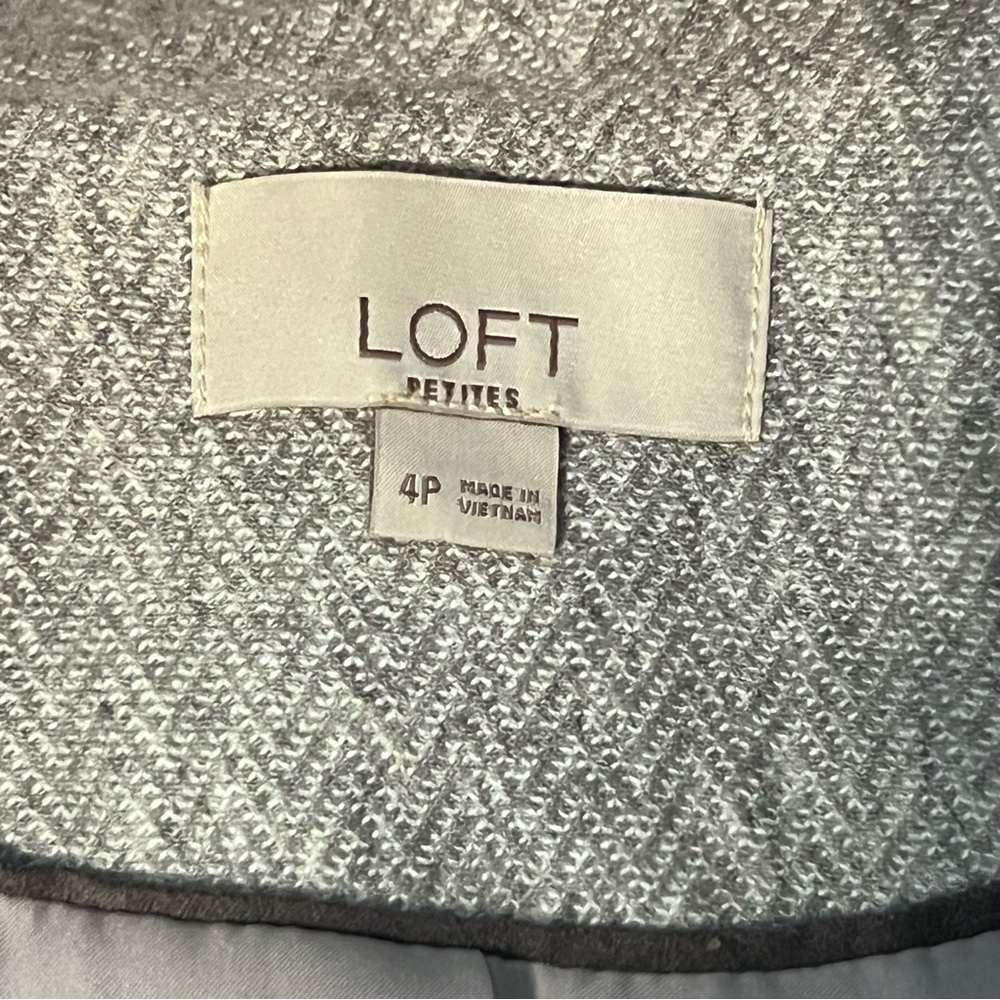 LOFT Classic Gray Blazer – Elegant Chic & Versatile Size 4P. Fits like S|M - Picture 3 of 8